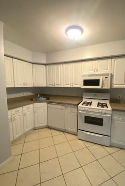 Lovely 2-Bedroom Apartment Available! – photo 1