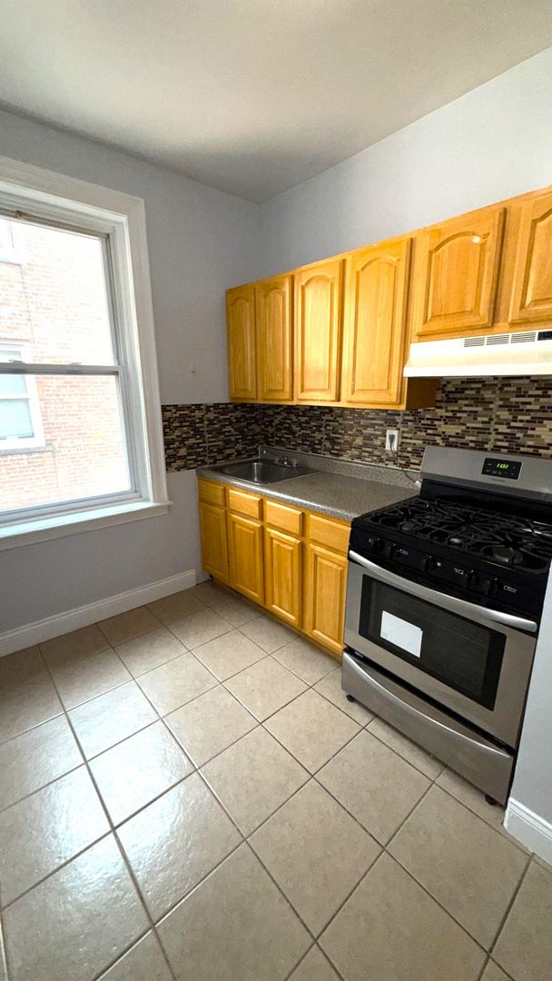 Jersey City Apartment: 64 Glenwood Avenue