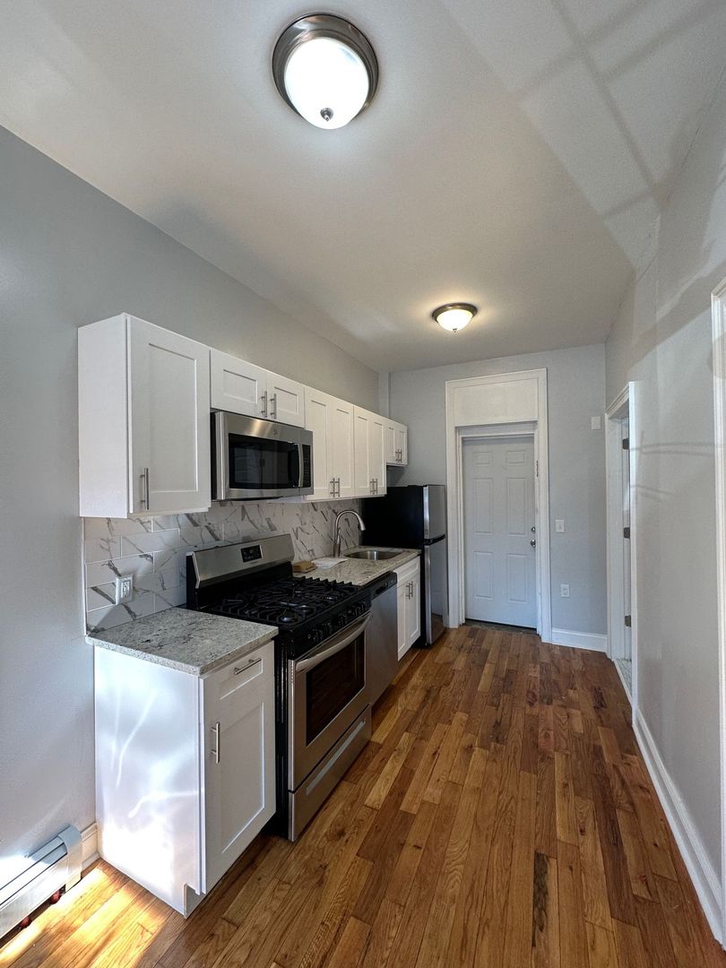 Union City Apartment: 1401 New York Avenue/404 14th Street