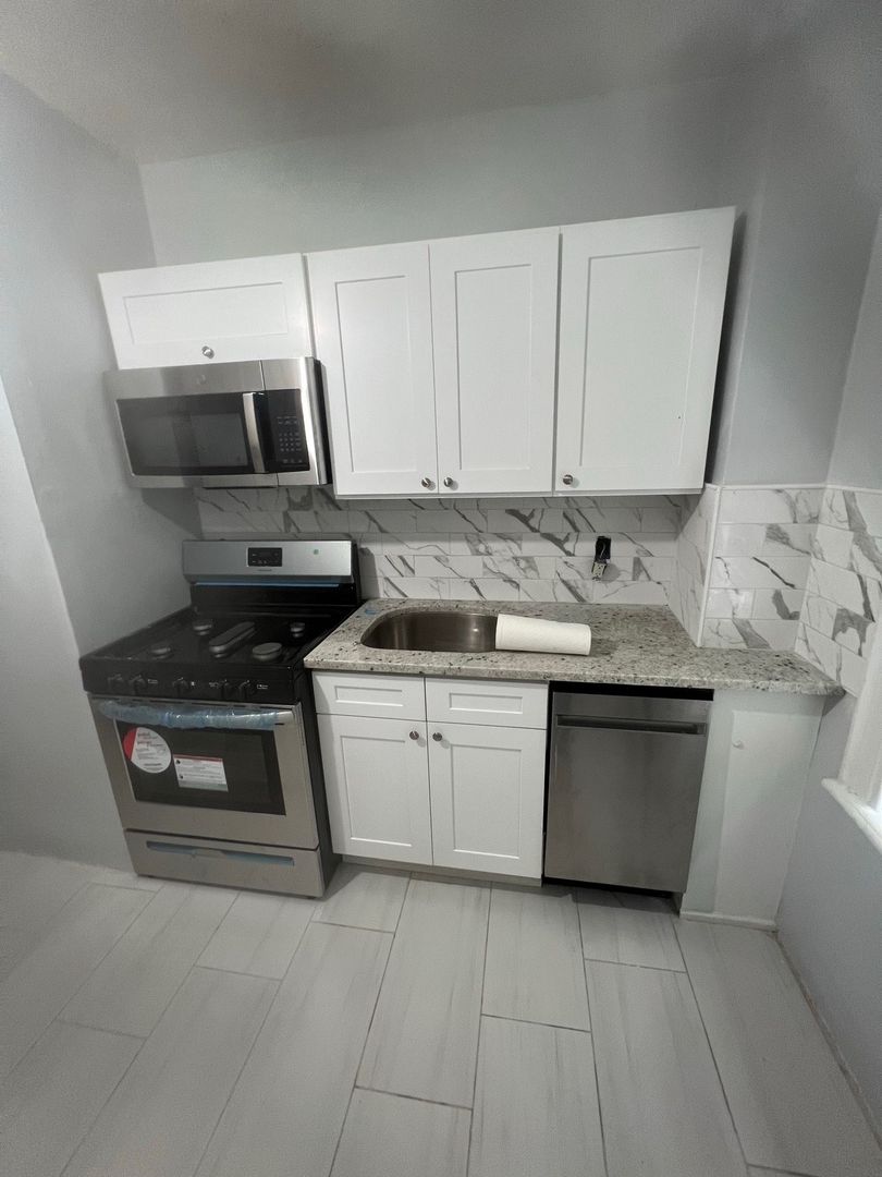 Jersey City Apartment: 64 Glenwood Avenue