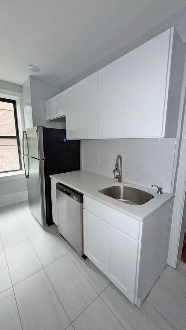 Jersey City Apartment: 114 Glenwood Avenue