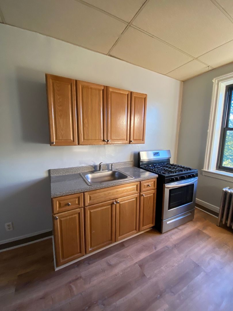 Bergenfield Apartment: 1 Murray Hill Terrace