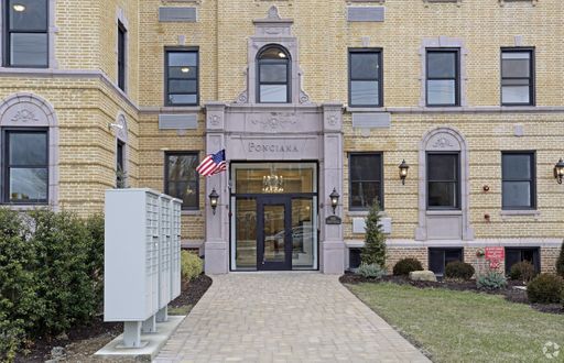 New construction luxury apt – photo 1