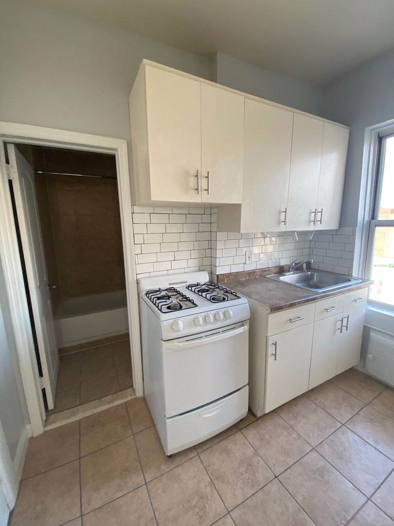 Weehawken Apartment: 4614 Park Avenue