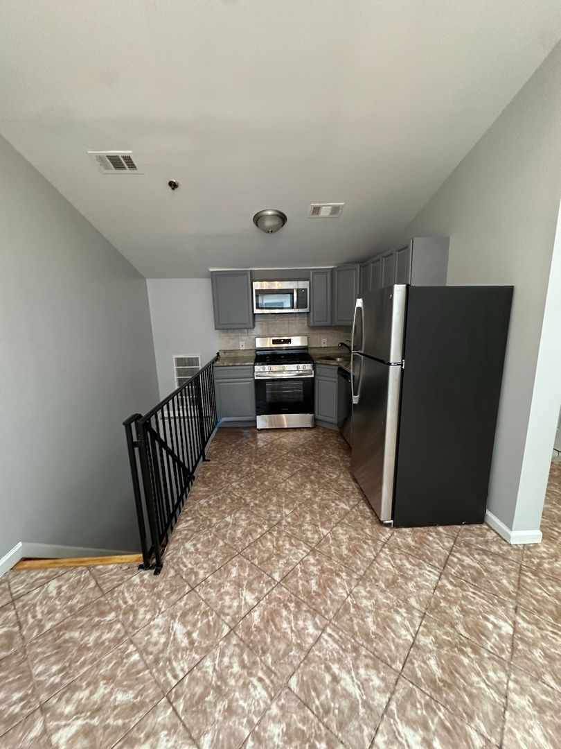 Union City Apartment: 812 New York Avenue