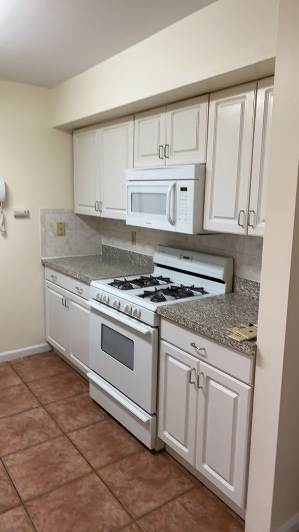 Union City Apartment: 722 Sip Street