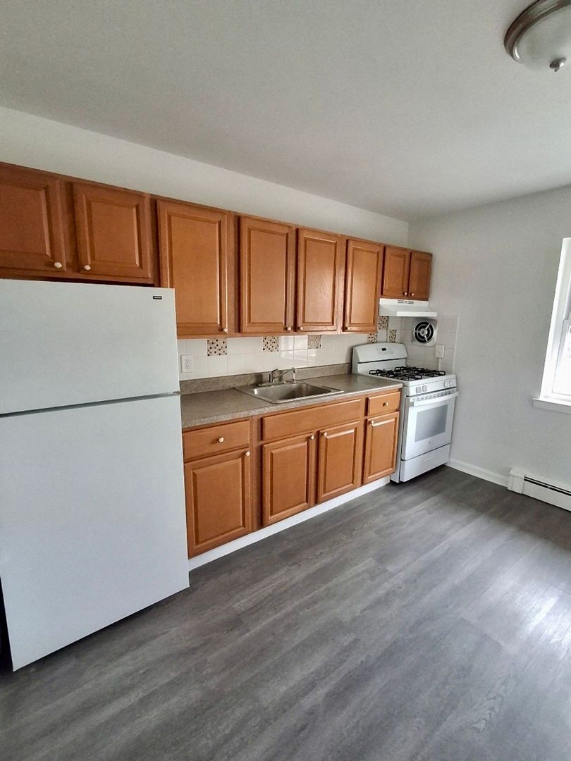 East Rutherford Apartment: 351 Van Winkle Street