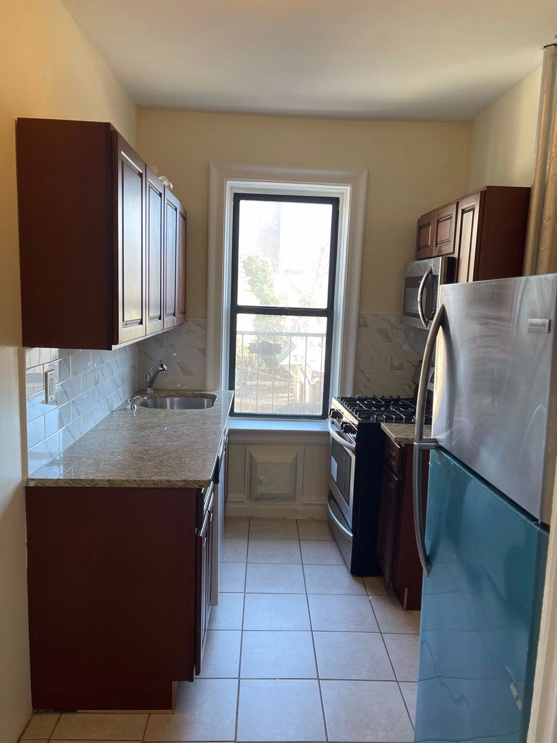 Jersey City Apartment: 320 Fairmount Avenue