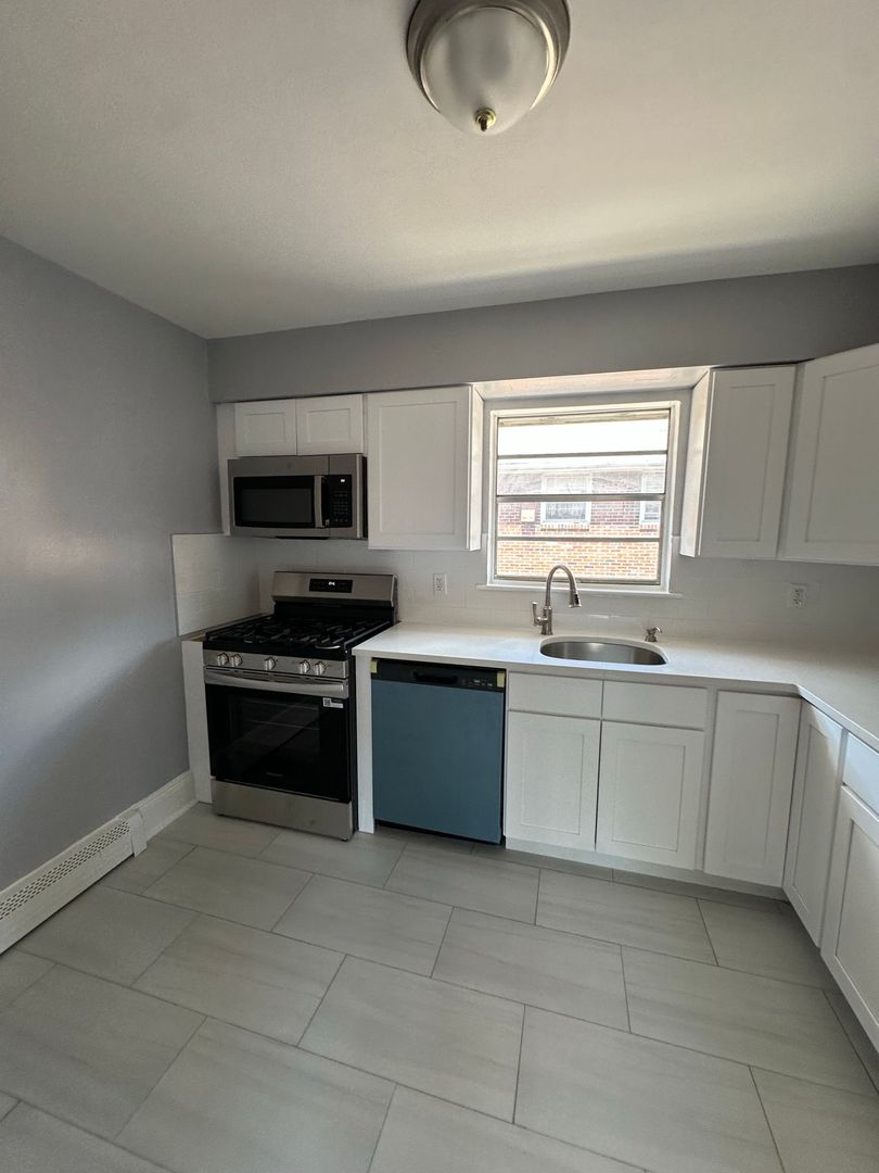 Lyndhurst Apartment: 130-134 Stuyvesant Avenue