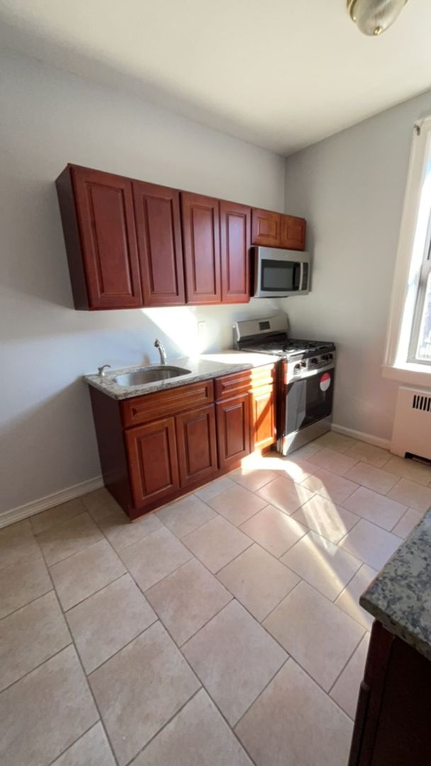 Jersey City Apartment: 62 Kensington Avenue
