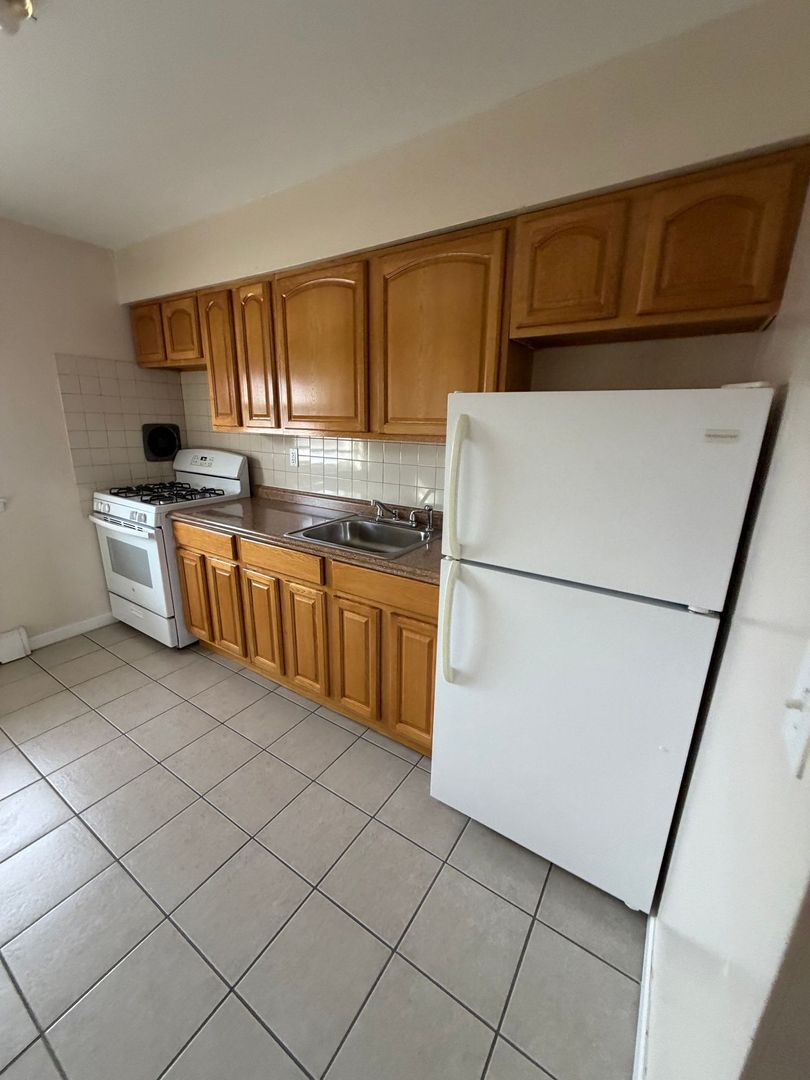 Lyndhurst Apartment: 130-134 Stuyvesant Avenue