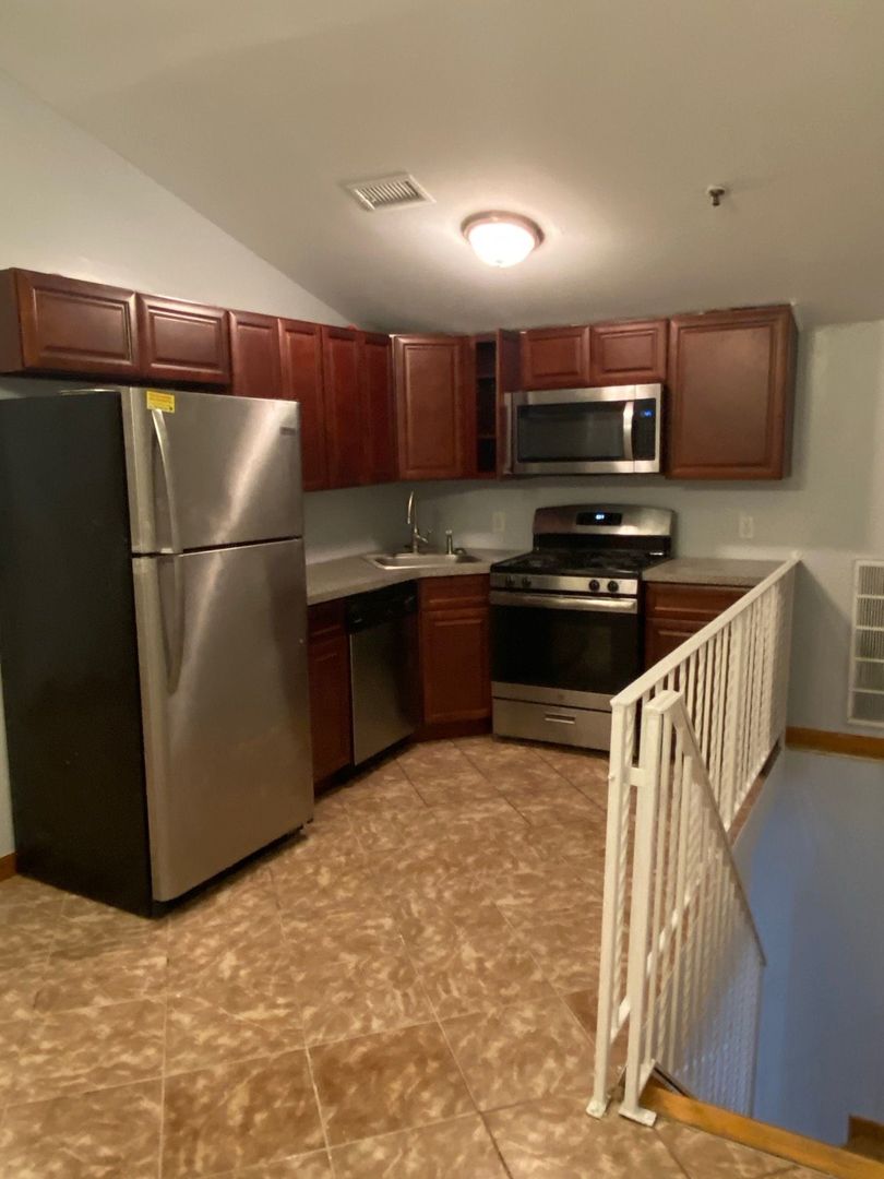 Union City Apartment: 812 New York Avenue