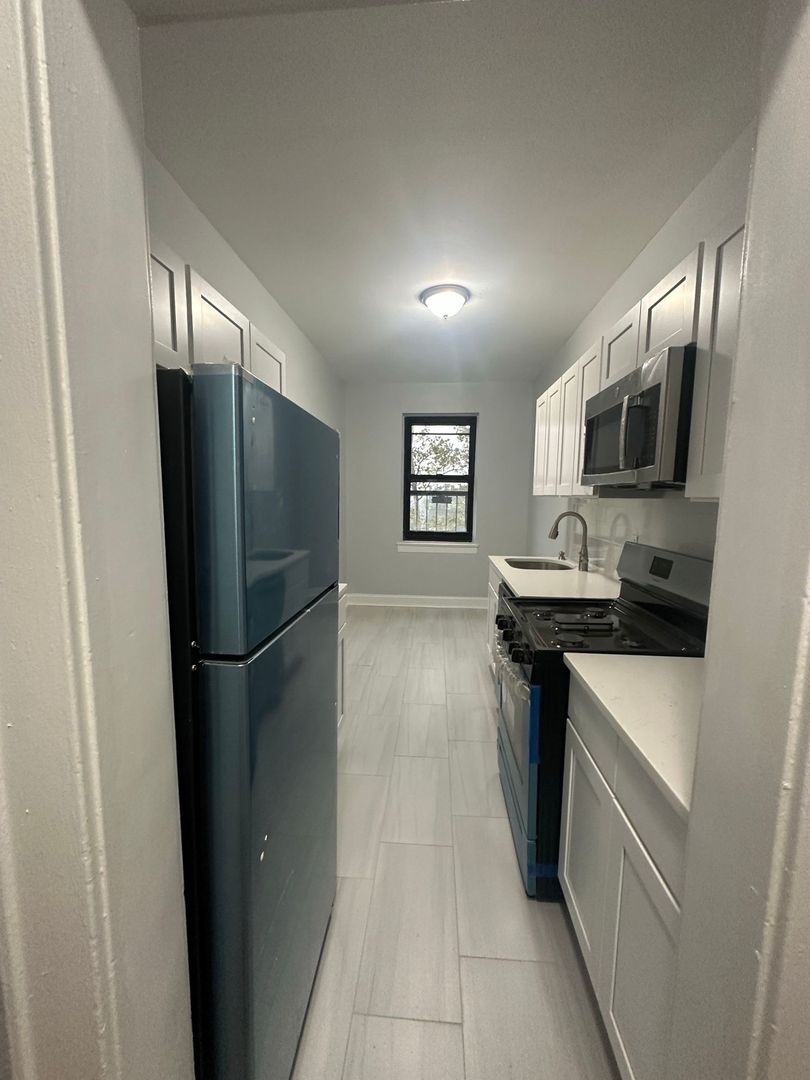 Palisades Park Apartment: 1 West Palisades Blvd