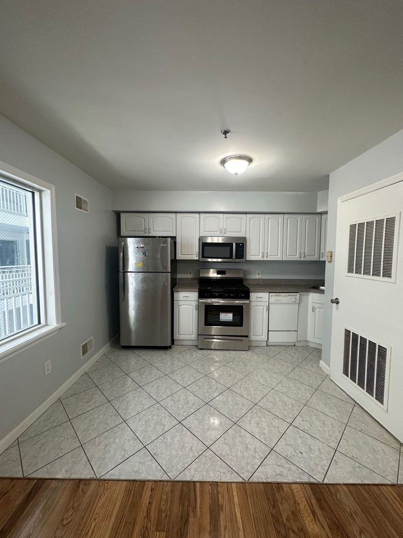 Union City Apartment: 812 New York Avenue