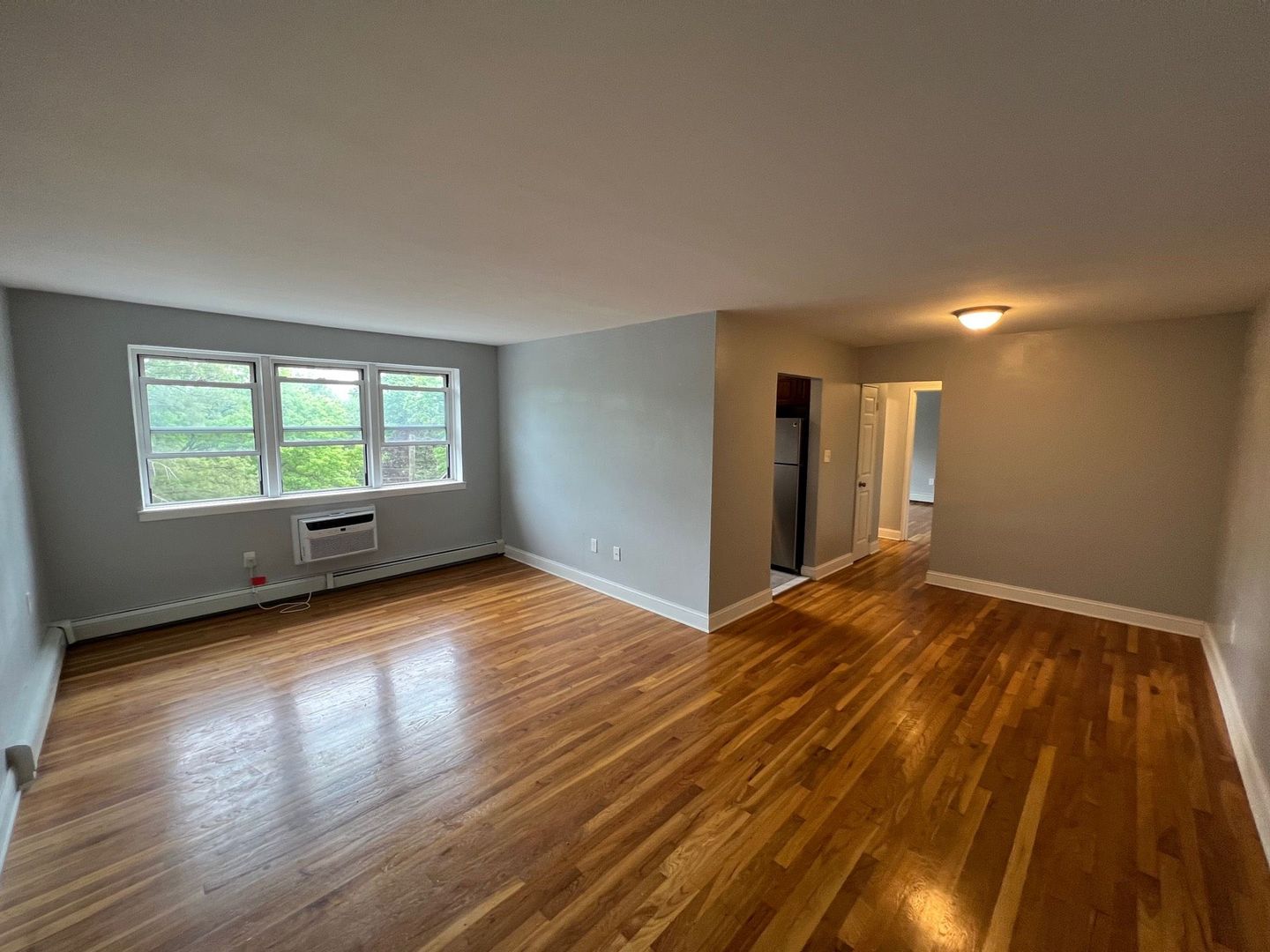 Cedar Grove Apartment: 1059 Pompton Avenue