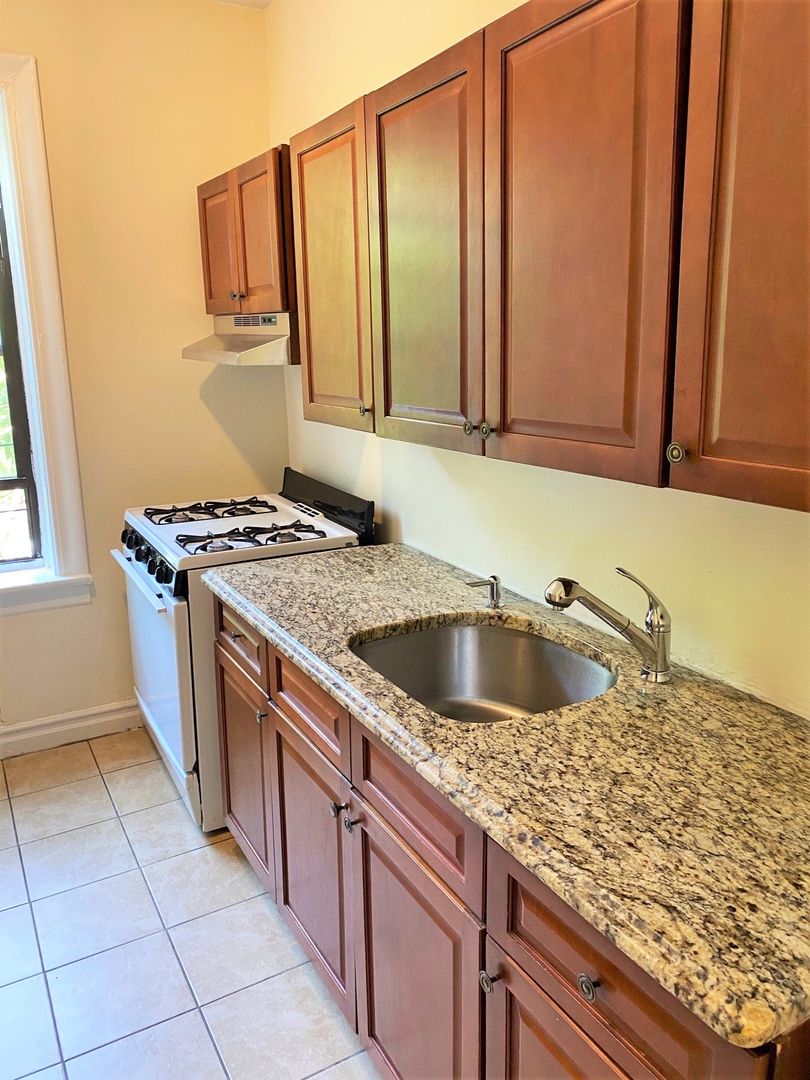 Jersey City Apartment: 321 Fairmount Avenue