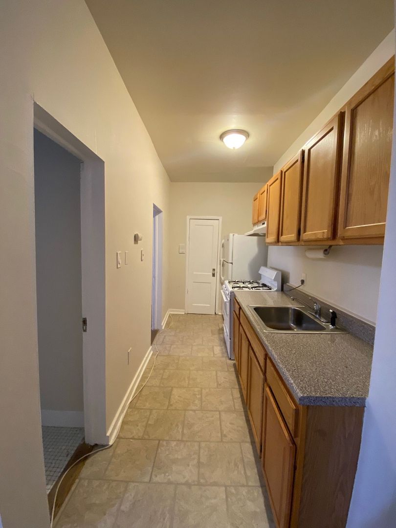 Union City Apartment: 809-811 New York Avenue