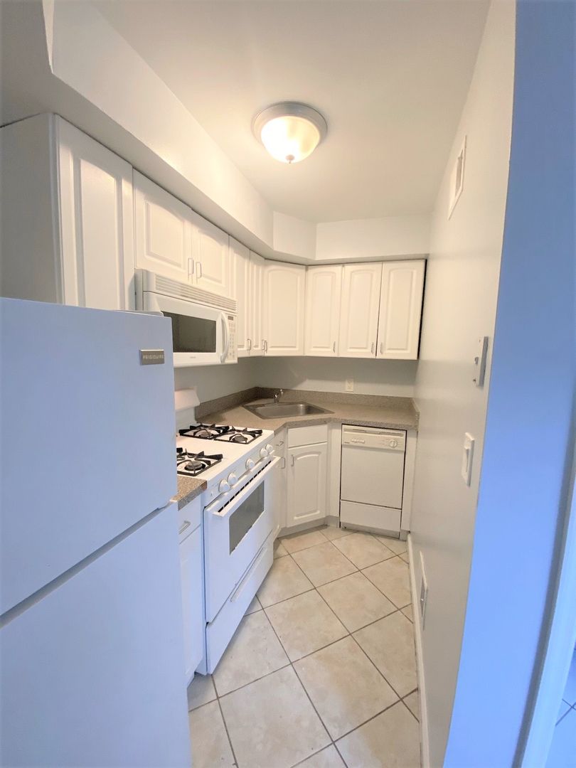 Union City Apartment: 812 New York Avenue