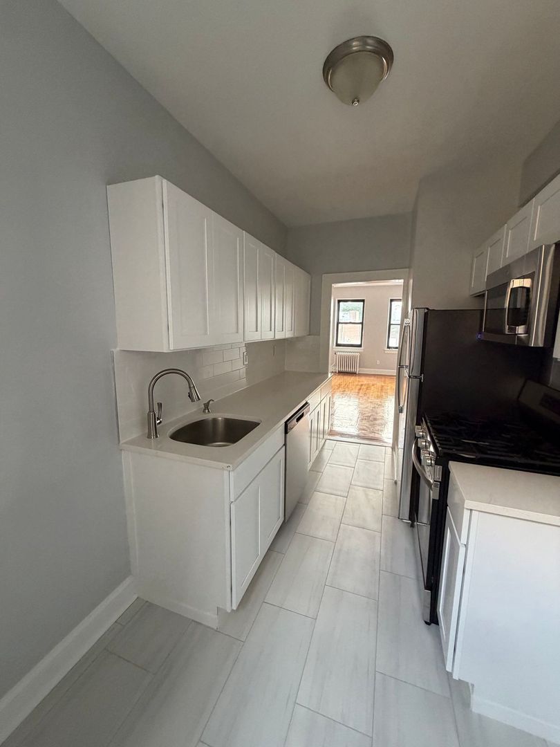 Palisades Park Apartment: 1 West Palisades Blvd