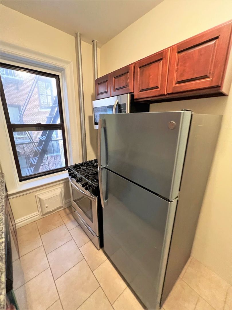 Jersey City Apartment: 320 Fairmount Avenue