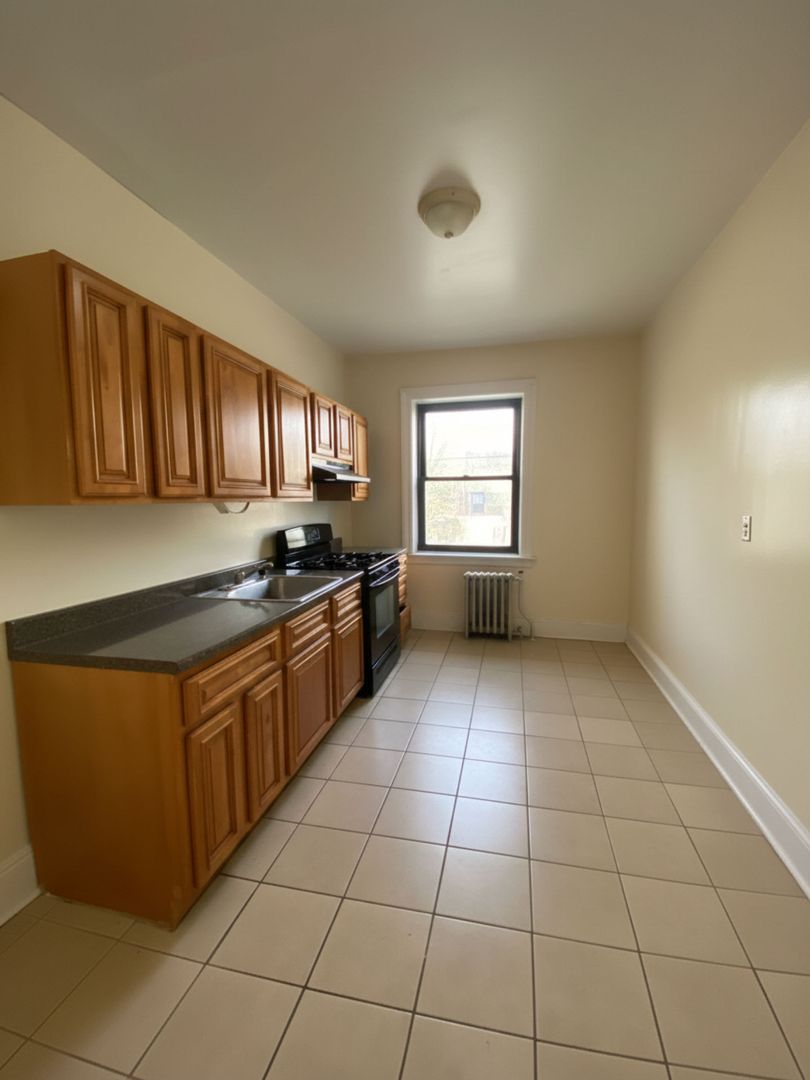 Bergenfield Apartment: 1 Murray Hill Terrace