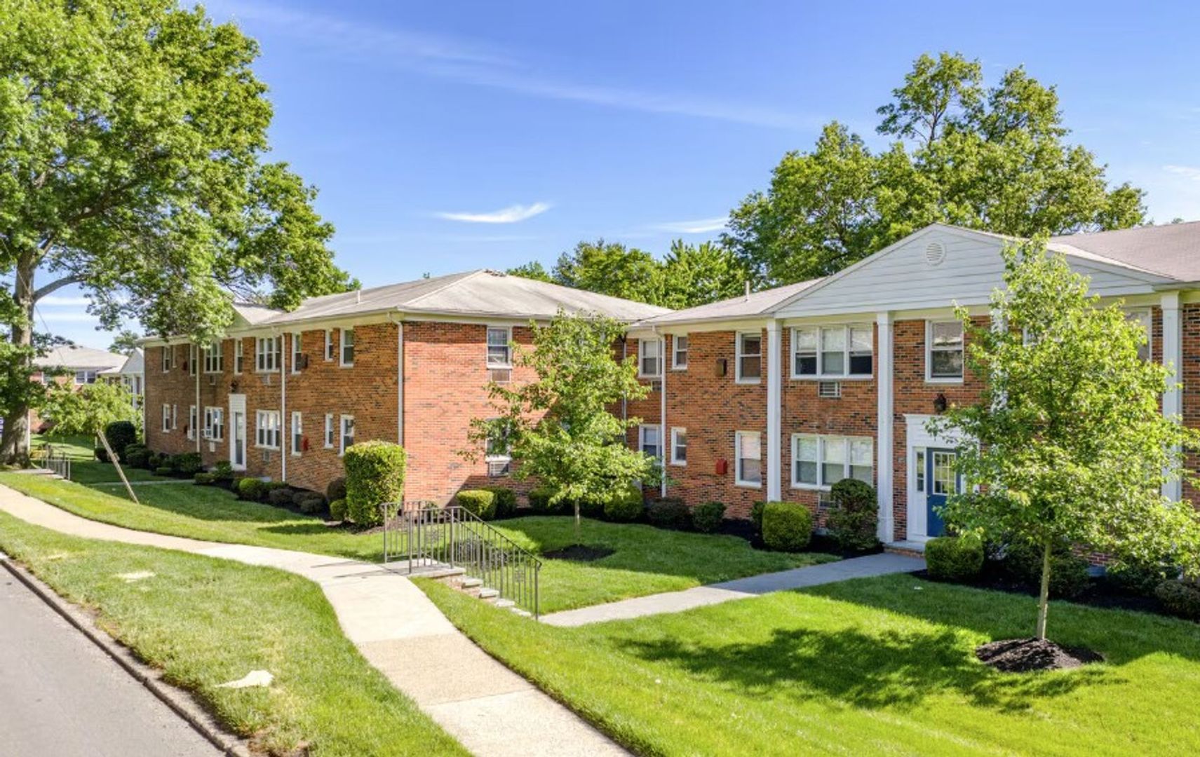Cedar Grove Apartment: 1059 Pompton Avenue