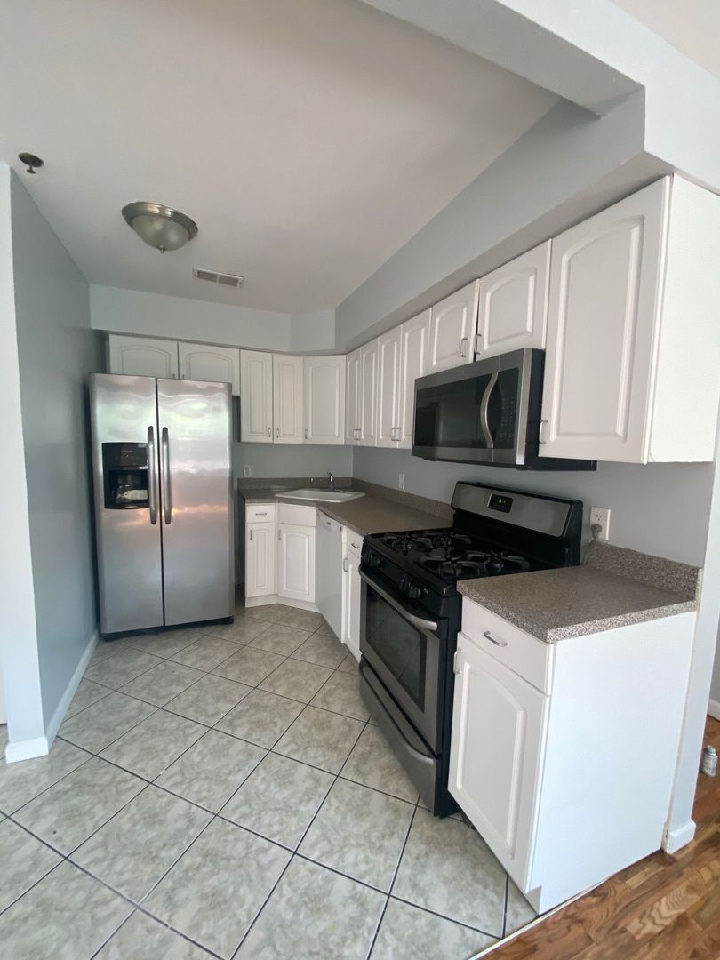 Union City Apartment: 812 New York Avenue