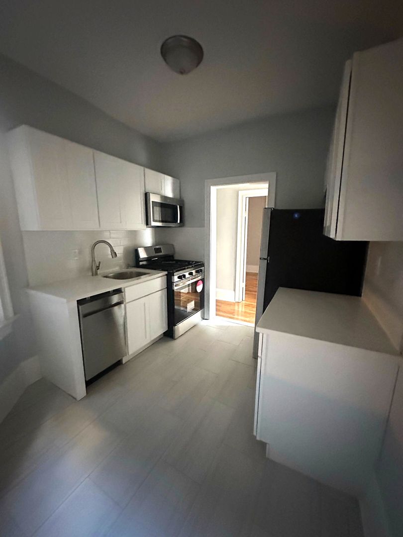 Union City Apartment: 3316-3318 New York Avenue