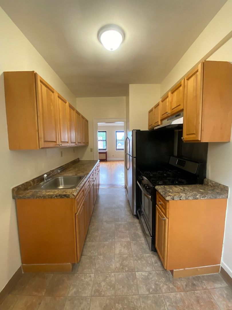 Palisades Park Apartment: 1 West Palisades Blvd