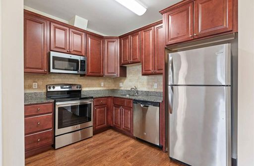 The Jacklyn at 5609 Jefferson: Living in a Contemporary – photo 1