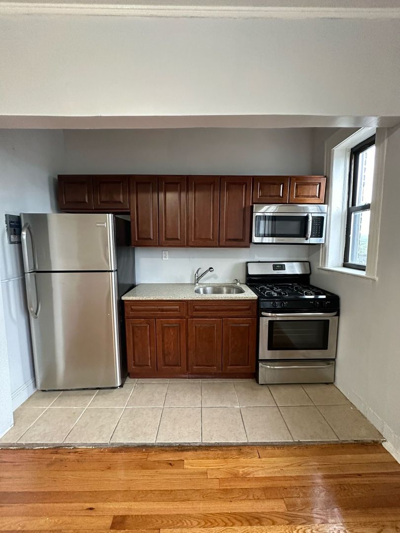 Bloomfield Apartment: 48 Hill Street