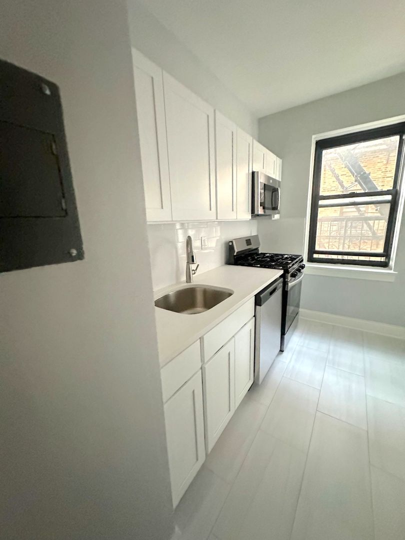 Palisades Park Apartment: 1 West Palisades Blvd