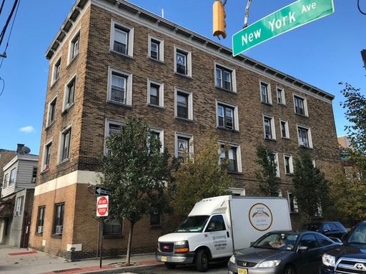 Spacious 1 Bedroom Apartment in Union City!