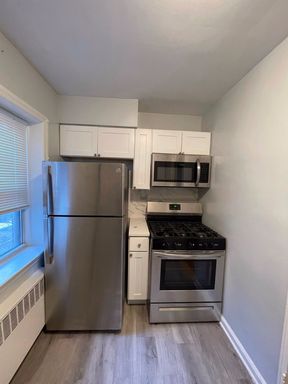 Lovely 1-BDRM Apartment For Rent in Lovely South Orange Location!