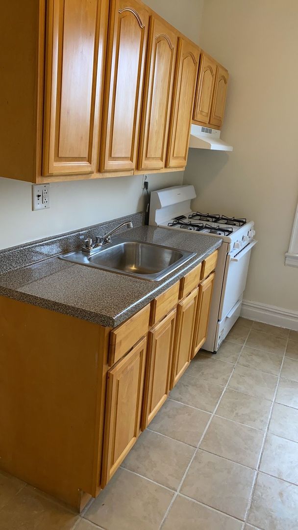 Jersey City Apartment: 3656 Kennedy Boulevard