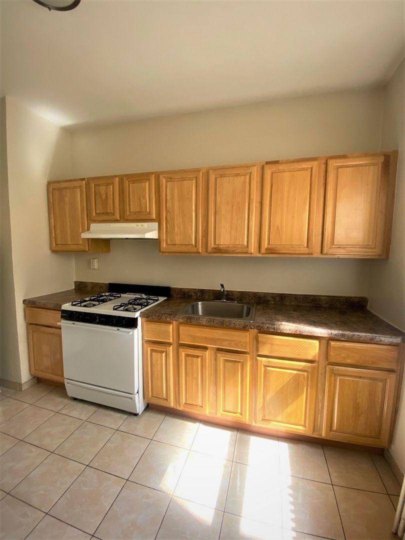 Bergenfield Apartment: 1 Murray Hill Terrace