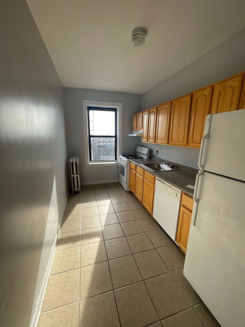Bayonne Apartment: 930 Avenue C