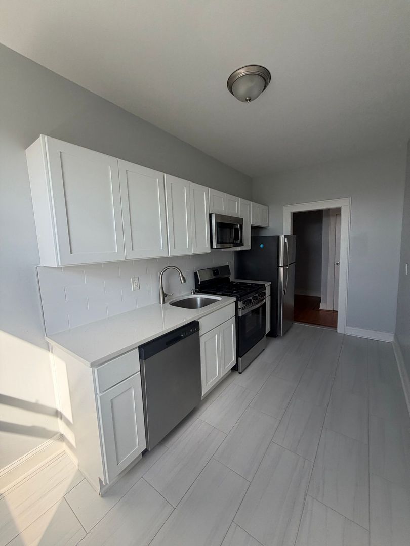 Palisades Park Apartment: 1 West Palisades Blvd