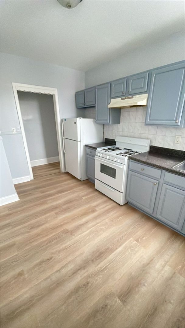 Union City Apartment: 300 11th Street