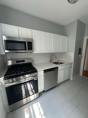 Quiet Clean Building in Palisades Park!! Spacious 1- Bedroom Apartment Available!
