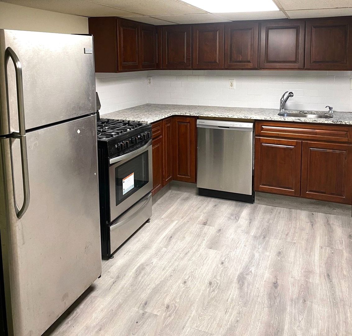 Jersey City Apartment: 114 Glenwood Avenue