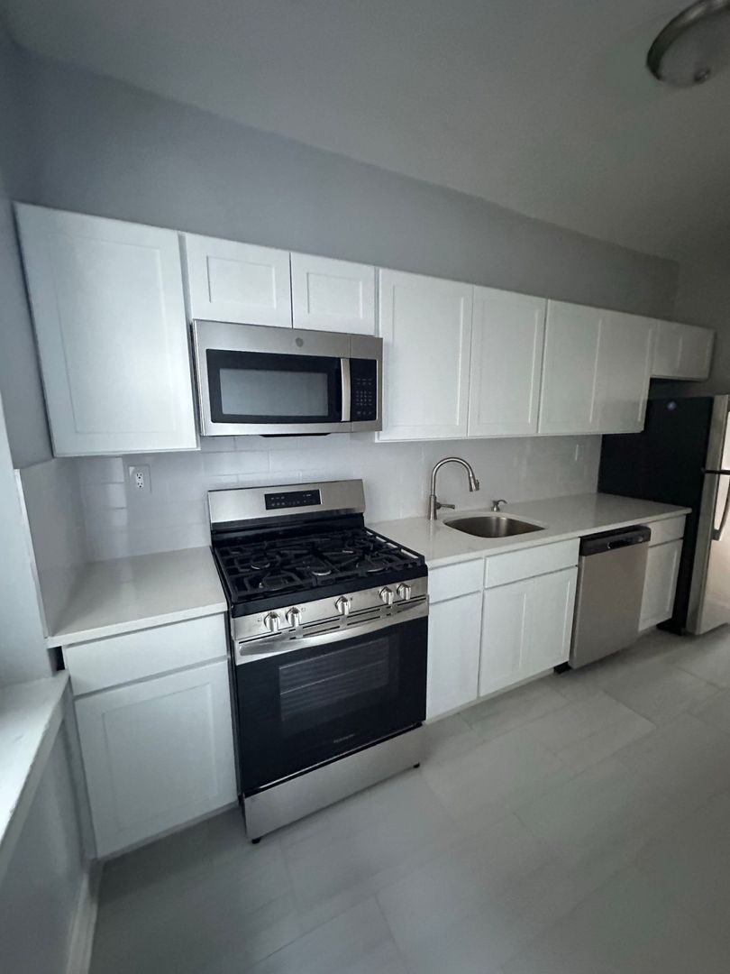 Palisades Park Apartment: 1 West Palisades Blvd
