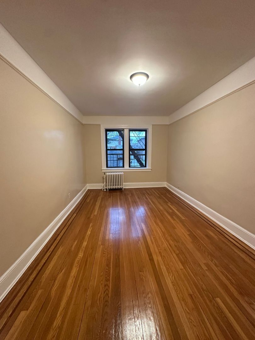 Palisades Park Apartment: 264 Hillside Avenue