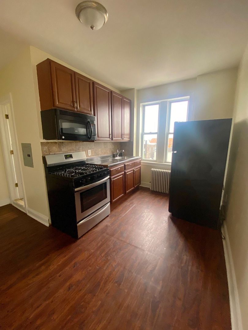 Union City Apartment: 900 Central Avenue