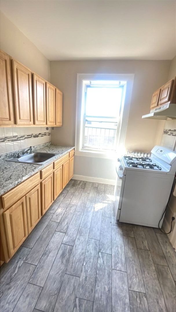 Cliffside Park Apartment: 658-660 Palisade Avenue