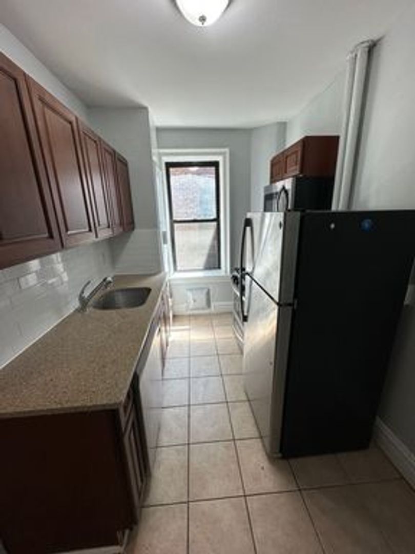 Bergenfield Apartment: 1 East Clinton Avenue