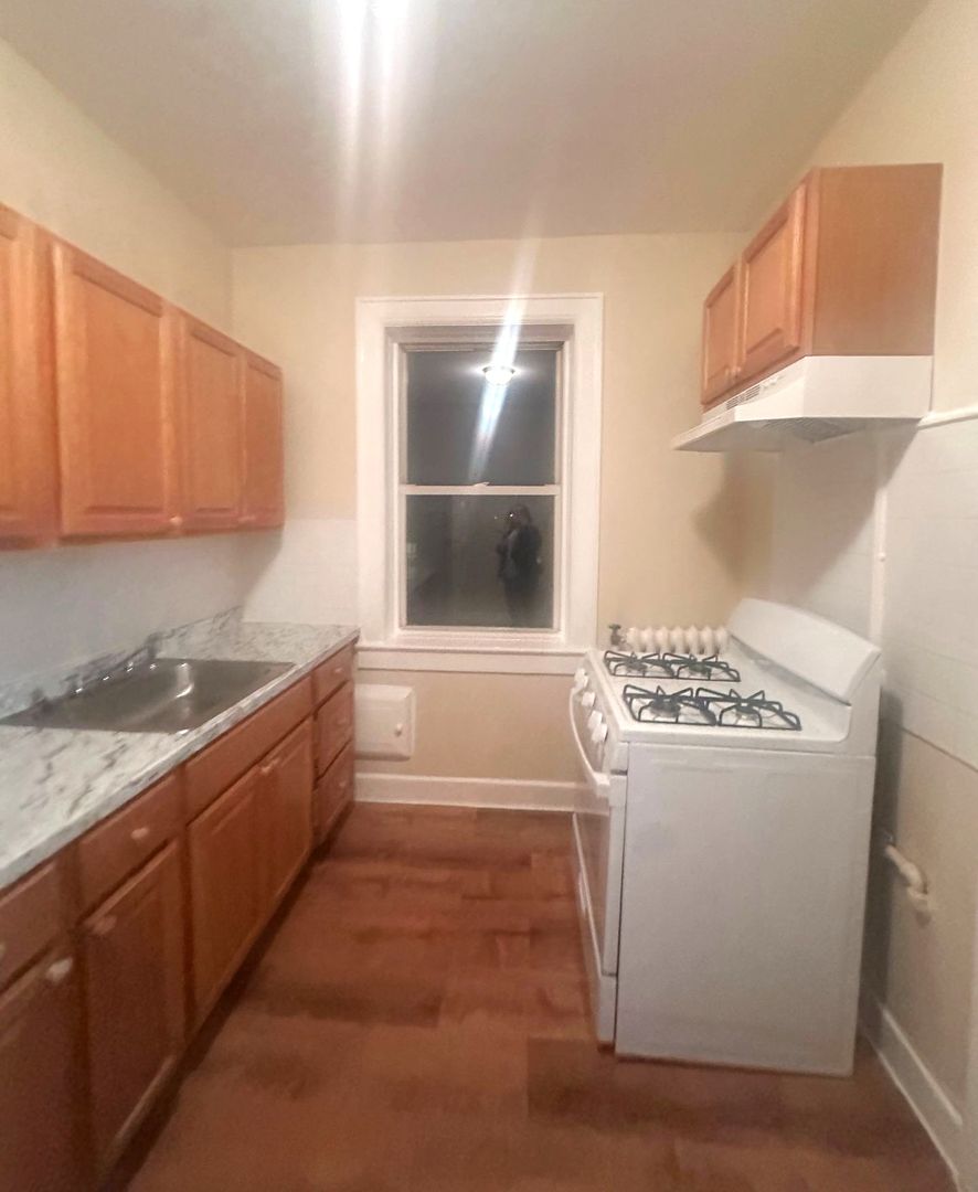 Cliffside Park Apartment: 658-660 Palisade Avenue