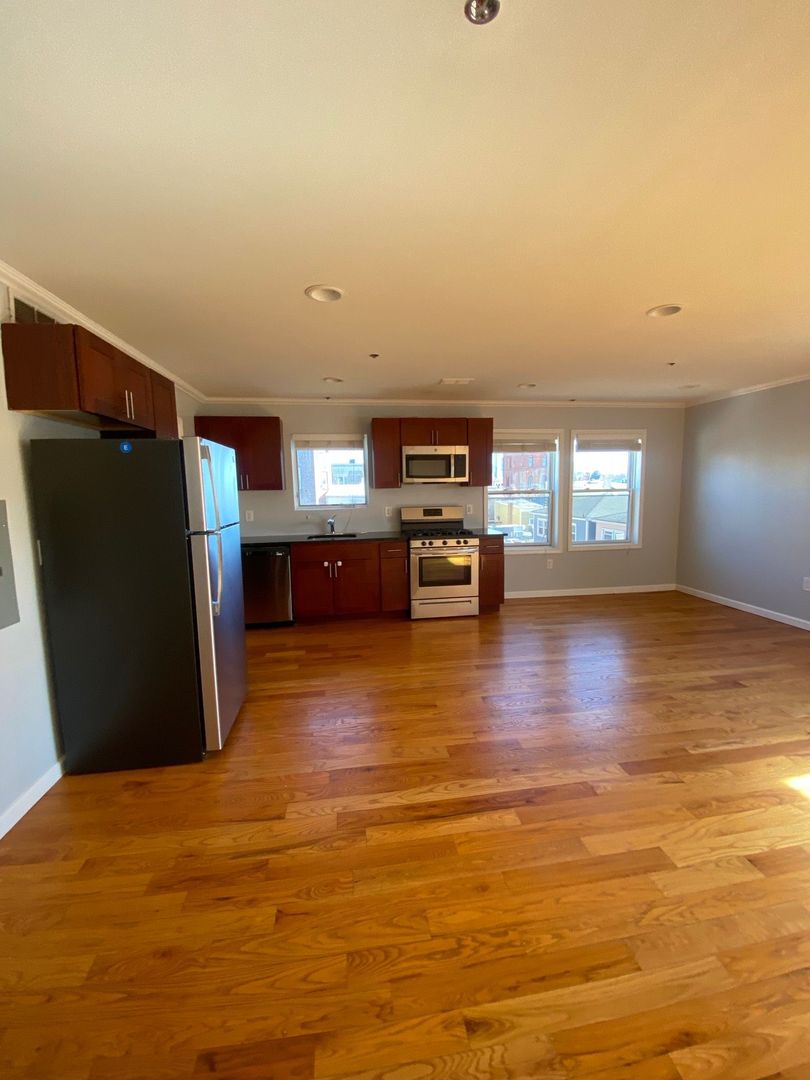 Union City Apartment: 115 42nd Street