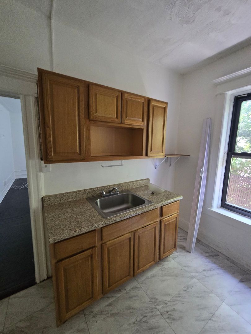 Union City Apartment: 3316-3318 New York Avenue