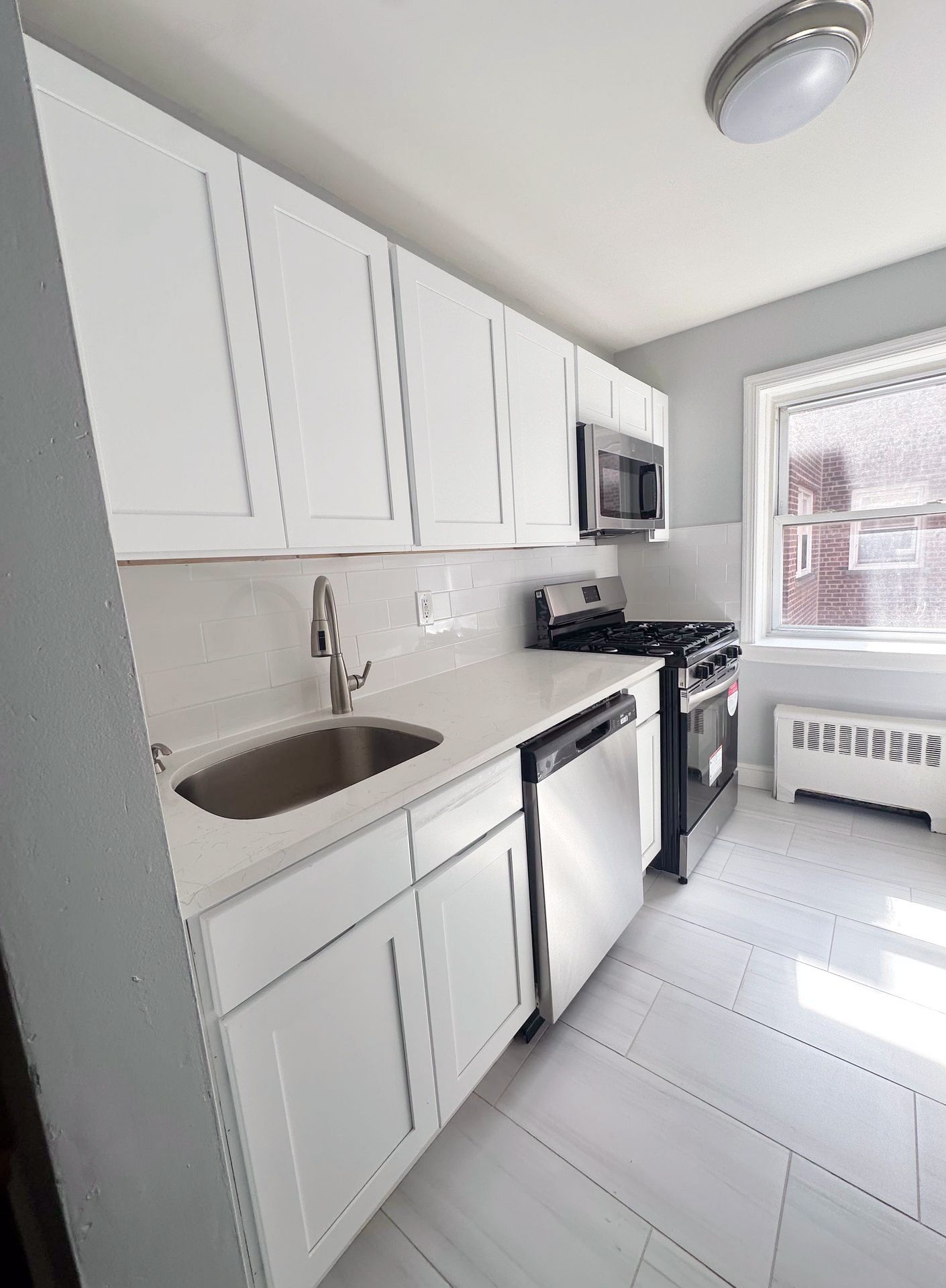 Palisades Park Apartment: 264 Hillside Avenue